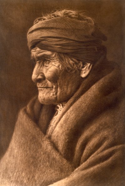 Geronimo, sjef for Apache, som en gammel mann i 1907 (fotogravyr) av Edward Sheriff Curtis