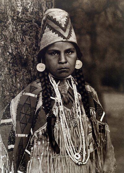 Indian of America: Portrait of Girl Umatilla av Edward Sheriff Curtis