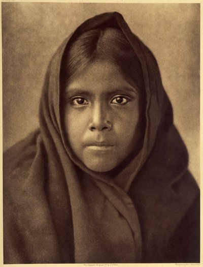 Qahatika jente. Ung Qahatika-jente. Disse ørkenindianerne bor omtrent 60 kilometer fra Pimas-reservatet (Arizona). Foto hentet fra bind 2 av Edward S. Curtis