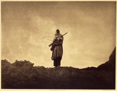 Sau-sau-jegeren, Sioux. Fjellsau, som beitet i de mest utilgjengelige delene av de dårlige landene, ble bare søkt av de mest vågale jegerne. Foto hentet fra bind 3 av Edward S. Curtis