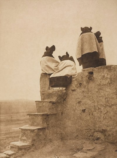 Ser på danserne, 1906. av Edward Sheriff Curtis