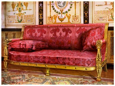 Utskåret forgylt sofa dekket med rose Brocade de Lyon, 1911-1912. av Edwin Foley