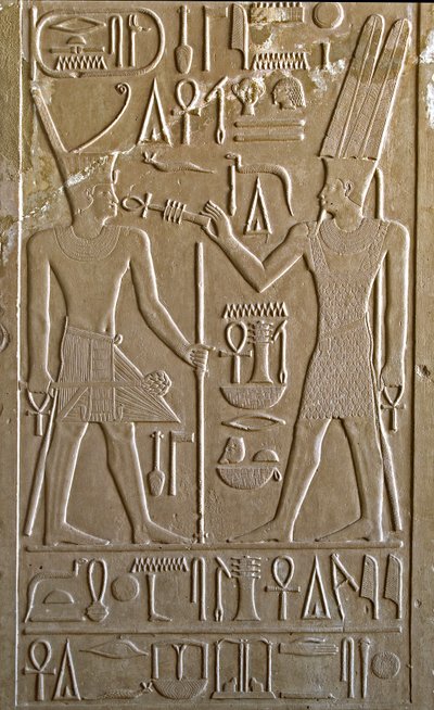 Egyptisk antikvitet: hieroglyf som viser Sesostris I som mottar fra hendene til Amon RA symbolene på liv og helse - hvitt kapell til farao Sesostris I (1962-1928 f.Kr.) 12. dynasti, helligdom bygget for å hylle guden Amon - open sky museum of Ka av Egyptian 12th Dynasty