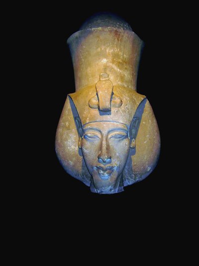 Akhenaten. Amenhotep IV (noen ganger gitt sin greske form, Amenophis IV, og som betyr Amun er fornøyd), en farao fra det attende dynastiet i Egypt, regjerte i 17 år og døde i 1336 f.Kr. eller 1334 f.Kr. Han forlot tradisjonell egyptisk polyteisme og introd av Egyptian 18th Dynasty