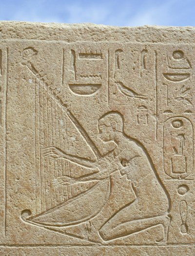 Detalj av et relieff som forestiller en musiker, Karnark (foto) av Egyptian 18th Dynasty