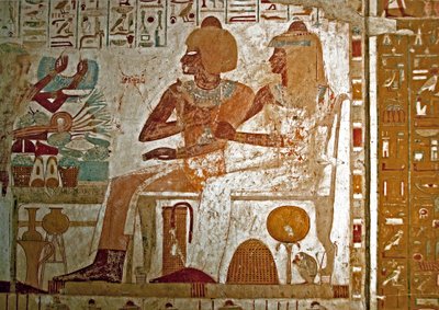Egyptisk antikvitet: maleri som dekorerer graven til Userhat (Ursehat) (TT56) seniorfunksjonær i badet (18. dynastiet) som representerer ham med sin kone Mutneferet (Moutneferet) som mottar tilbud (halskjede, brett med lotusblomst og mat). Luxor, West Ban av Egyptian 18th Dynasty