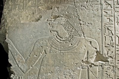 Egyptisk antikvitet: representasjon av vizir Ramose. Lavt relieff av graven hans (18. dynasti). Luxor, Theben, graven til adelige Egypt av Egyptian 18th Dynasty