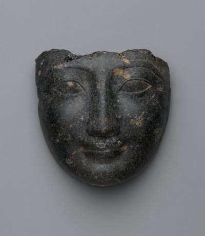 Ansikt fra et sarkofagdeksel, kjøpt i Luxor, New Kingdom (granitt) av Egyptian 18th Dynasty