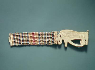 Fleksibelt perlearmbånd, fra Tutankhamons grav, New Kingdom (gull og karneol med gull, fajanse og glassperler) (se også 391012-13) av Egyptian 18th Dynasty