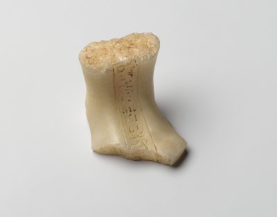 Foten til en shabti av Nefertiti, New Kingdom (alabast) av Egyptian 18th Dynasty