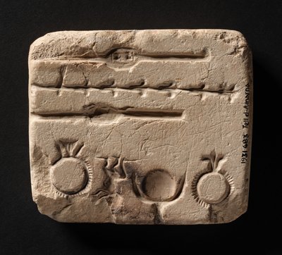 Kalksteinsform for støping av metallsmykker, Det nye kongeriket av Egyptian 18th Dynasty