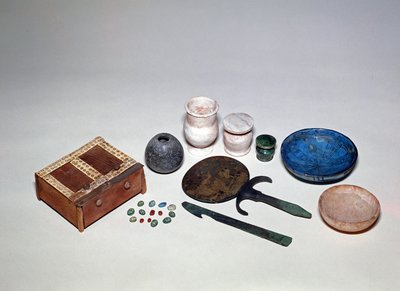 Gjenstander fjernet fra graven til en egyptisk dame, fra gravgruppe 1723, fra Sidmant el-Gebel, New Kingdom av Egyptian 18th Dynasty