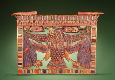 Pylon pectoral dekorert med gribben i Øvre Egypt, fra graven til Tutankhamon (ca. 1370-52 f.Kr.) New Kingdom (gull cloisonne innlagt med glasspasta) av Egyptian 18th Dynasty