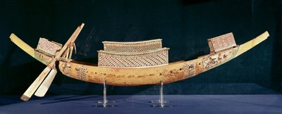 Redusert modell av en båt fra Tomb of Tutankhamun, New Kingdom, ca. 1347-37 f.Kr. (tre) av Egyptian 18th Dynasty