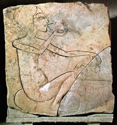 Relieff som viser en prinsesse som spiser en stekt and, fra Nordpalasset ved Tell El-Amarna, New Kingdom, ca. 1353-1337 f.Kr. (kalkstein) av Egyptian 18th Dynasty