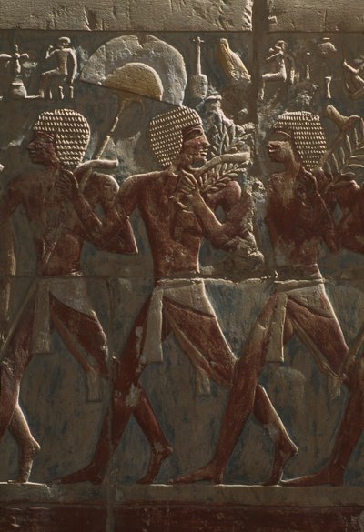Relieff som viser en parade til ære for gudinnen Hathor, detalj, fra liktempelet i Hatshepsut (ca. 1503-1482 f.Kr.) New Kingdom (malt kalkstein) (se også 382845) av Egyptian 18th Dynasty