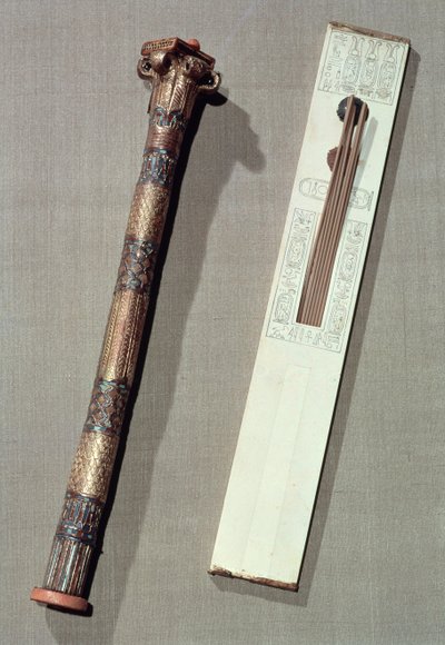 Skriftskriverpalett og et etui for å skrive siv, fra graven til Tutankhamon (ca. 1370-52 f.Kr.) New Kingdom (se også 228566) av Egyptian 18th Dynasty