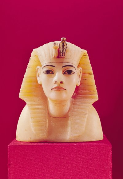 Stopper fra en av urnene, fra graven til Tutankhamon (ca. 1370-1352 f.Kr.) New Kingdom (alabaster) av Egyptian 18th Dynasty