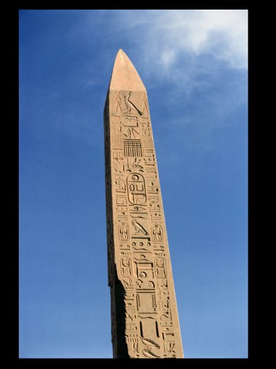 Obelisken av Tuthmosis I (1504–1492 f.Kr.) i Amuns store tempel, Karnak-tempelet, New Kingdom av Egyptian 18th Dynasty