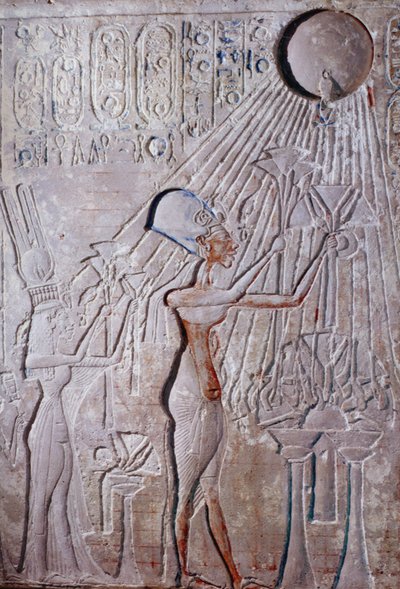 lavt relieff av kong Ikhenaton og dronning Nefertiti tilbeder solguden Aton av Egyptian 18th Dynasty