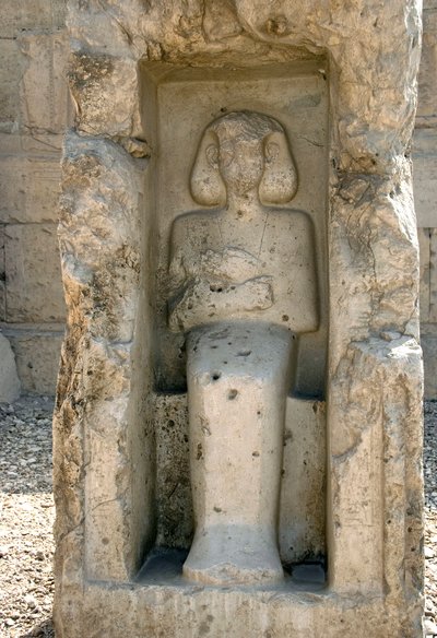 Gammel egyptisk kunst: Lavrelieff av Gud Osiris i gårdsplassen til tempelet til Seti I av Egyptian 19th Dynasty