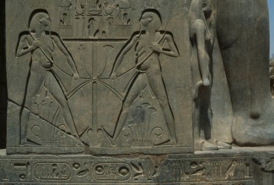 Detalj av et relieff som viser to menn (sandstein) av Egyptian 19th Dynasty