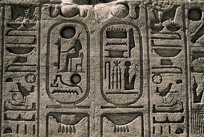 Egyptisk antikk: relieff av Ramses II-tempelet. 1271-1256 f.Kr., Abu Simbel, Aswan, Egypt av Egyptian 19th Dynasty