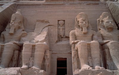 Egyptisk antikke: Kolossen av Ramses II-tempelet. 1271-1256 f.Kr. Abu Simbel (Abu Simbel), Aswan, Egypt av Egyptian 19th Dynasty