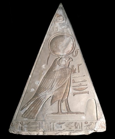 Egyptisk antikvitet: pyramidespissen av kapellet til Ramose decoree av representasjonen av Ra-Harakte (Re Harakte) guddommelig av den stigende solen av Egyptian 19th Dynasty