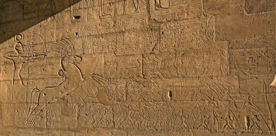 Egyptisk antikke: utsikt over relieffene som feirer bragdene til RamSes II under slaget ved Kadesh i 1274 f.Kr., begravelsestempel dedikert til farao Ramses II av Egyptian 19th Dynasty