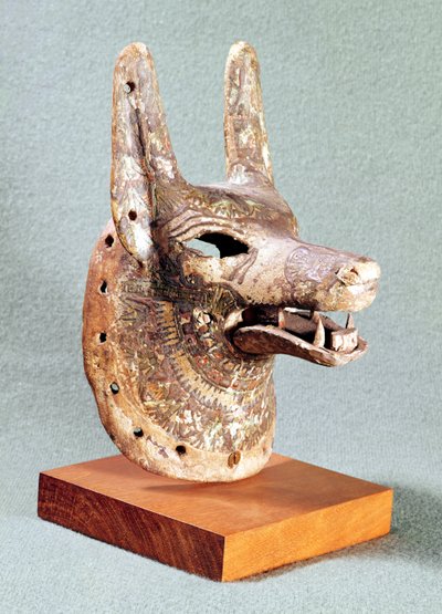 Head of Anubis, med en hengslet kjeve, brukt som orakelmaske, New Kingdom (malt tre) (se også 55441) av Egyptian 19th Dynasty