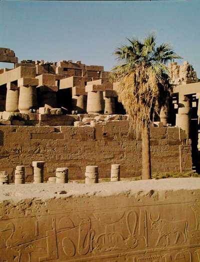 Wall of Ramses II og Tuthmosis-tempelet av Egyptian 19th Dynasty
