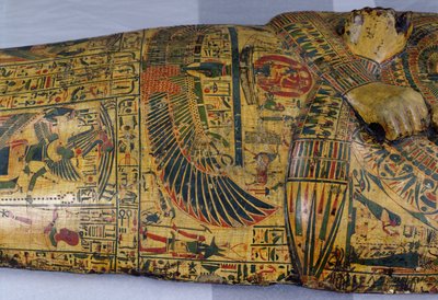 Detalj av det ytre kistelokket til mumien til Nesyamun, muligens funnet i Deir El-Bahri, New Kingdom, ca. 1100 f.Kr. (malt tre) av Egyptian 20th Dynasty