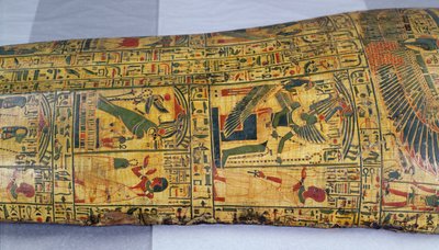 Detalj av det ytre kistelokket til mumien til Nesyamun, muligens funnet i Deir El-Bahri, New Kingdom, ca. 1100 f.Kr. (malt tre) av Egyptian 20th Dynasty