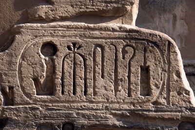 Egyptisk antikke: patron av farao Ramses III. Begravelsestempelet til Ramesses III (1187–1156 f.Kr.). Luxor, Egypt av Egyptian 20th Dynasty