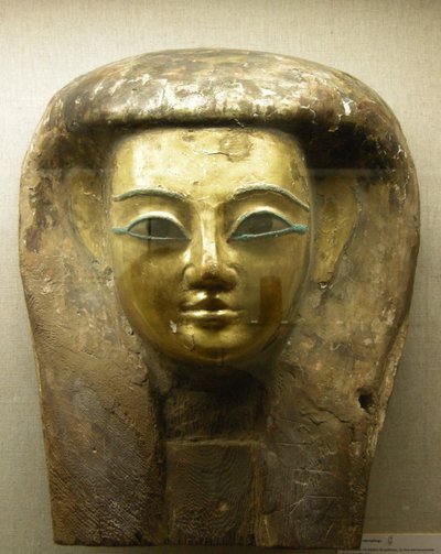 Hode fra en sarkofag, Sait Period (palmetre med bladgull) av Egyptian 26th Dynasty