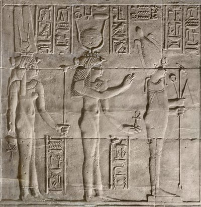 Relieffer i den indre helligdommen, Philae-tempelet, Aswan, Egypt av Egyptian 30th Dynasty