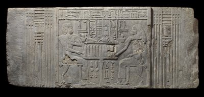 Presten Sheri og hans kone Khenteyetka, med begravelsesoffer, fra graven til Sheri, Saqqara, Old Kingdom (kalkstein) av Egyptian 4th Dynasty