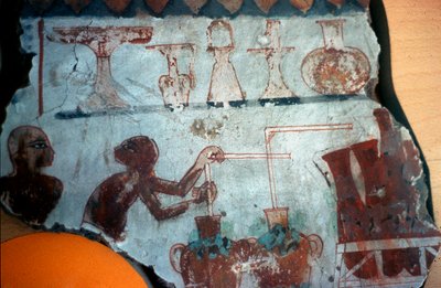 Fragment av et veggmaleri opprinnelig fra Theben, som viser to mannsfigurer i ferd med å tilberede eller tappe matvarer i flytende form, 1540-1479 f.Kr. (veggmaleri) av Egyptian Egyptian