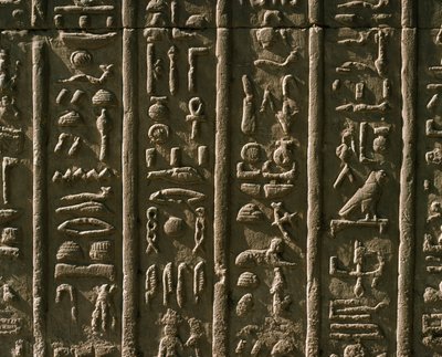 Lavrelieff med hieroglyfer, 51-30 f.Kr av Egyptian Egyptian