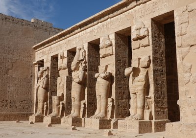  av Egyptian Egyptian