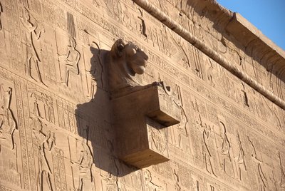 Egyptisk antikk: løvehodegargoyle, Hathor-tempelet, Dendera, Egypt av Egyptian Ptolemaic Period