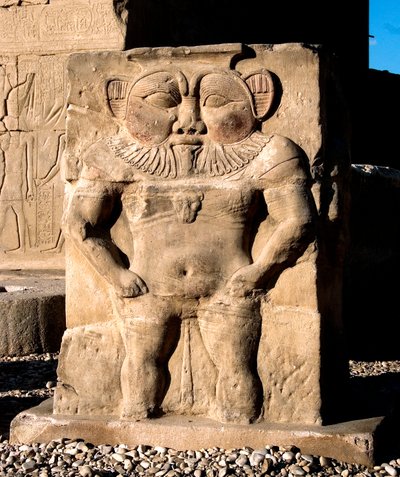 Egyptiske antikviteter: guddommen Bes. Detalj av et lavt relieff av tempelet dedikert til gudinnen Hathor. Hathor-tempelet, Dendera (Dendera), Egypt av Egyptian Ptolemaic Period