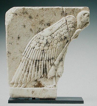 Relieff som viser en gribb (kalkstein) av Egyptian Ptolemaic Period