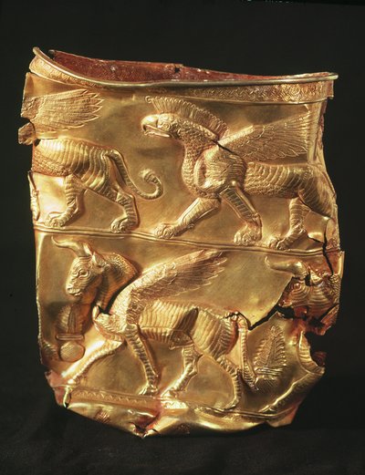 Beger dekorert med bevinget okse og monstre med ørnehoder, fra Marlik, Iran (gull) av Elamite