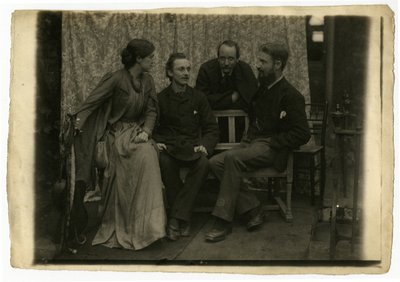 May Morris, H. H. Sparling, Emery Walker og George Bernard Shaw av Emery and Boutall Walter Walker