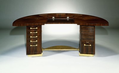 Et fint og viktig skrivebord, ca. 1929 (av demi-lune-design, ebene de Macassar og forgylt bronse) av Émile Jacques Ruhlmann