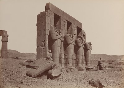Theben, Temple of Ramasseum, Shattered Colossi, 1870-tallet. av Émile Béchard
