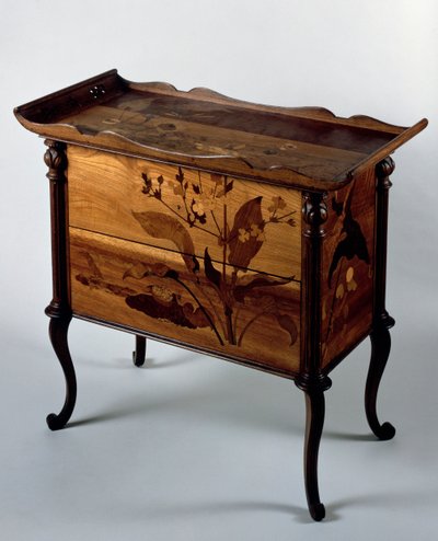 Kommode i jugendstil med polykrome innlegg og bretttopp av Emile Galle
