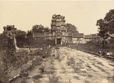 Great Pagoda West Gate av den første innhegningen, 1866. av Emile Gsell